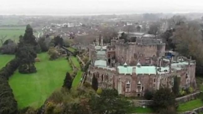 Filma cu drona un castel din secolul XI. Când s-a uitat mai târziu pe înregistrare, a avut un șoc. În imagini apare ceva cu totul neașteptat (VIDEO)
