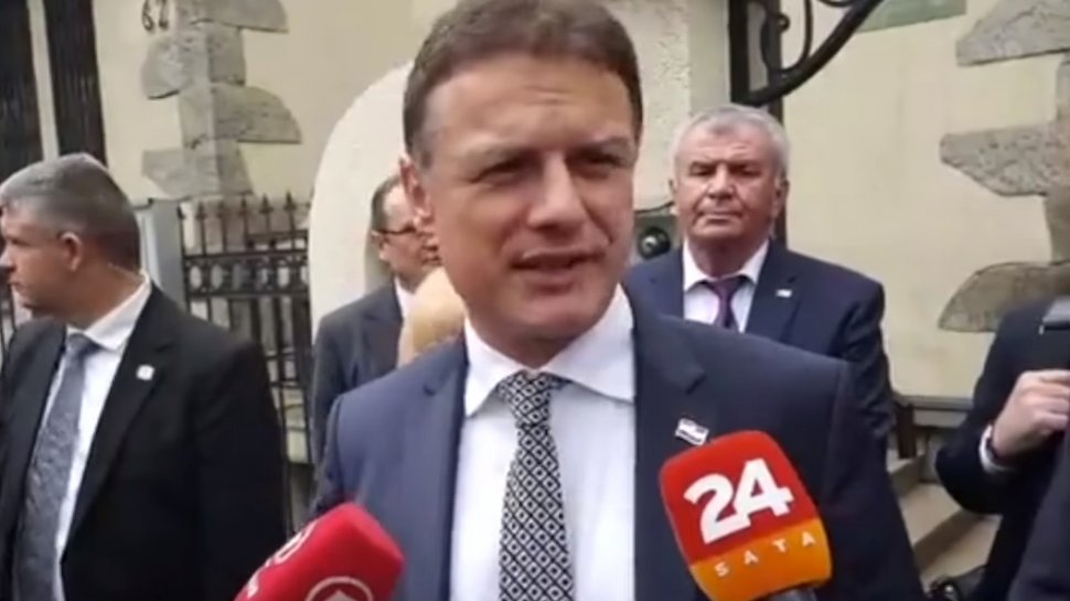 Scandal la nivel înalt! Un politician sârb a călcat în picioare steagul croat într-o întâlnire oficială - VIDEO