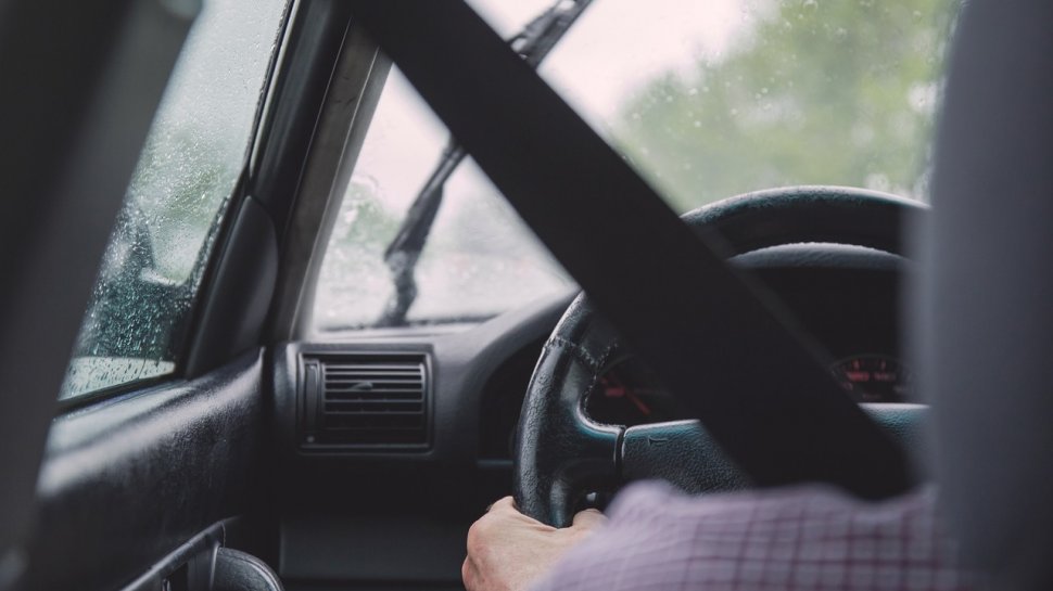 Sunt persoanele în vârstă periculoase la volan? Un nou studiu oferă răspunsul