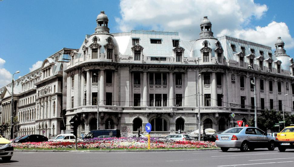 Universitatea București intră de joi în grevă japoneză