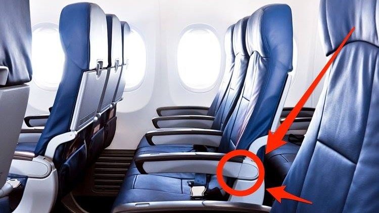 Butonul secret care îți oferă mai mult spațiu în avion
