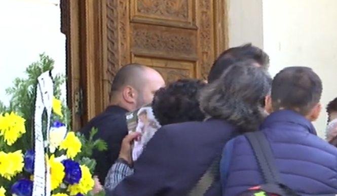 Ce a pus Anamaria Prodan în pachetele date de pomană la înmormântarea mamei sale 522335