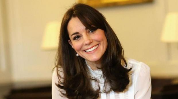 Ducele şi ducesa de Cambridge l-au prezentat public pe cel mai mic membru al familiei regale. Numele prinţului va fi anunţat în curând 523145