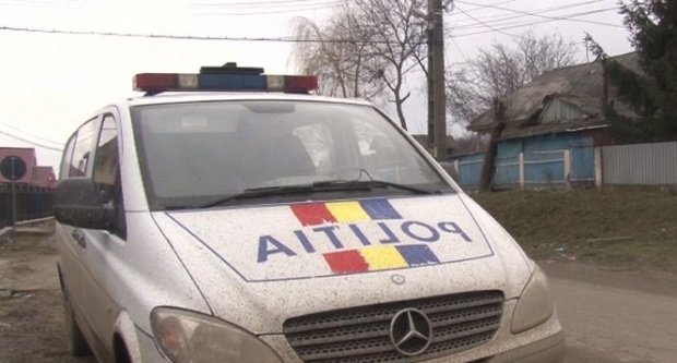 Un poliţist a fost obligat să patruleze pe jos după ce s-a plâns de starea maşinilor de Poliţie. „Sunt nişte sicrie pe roţi”