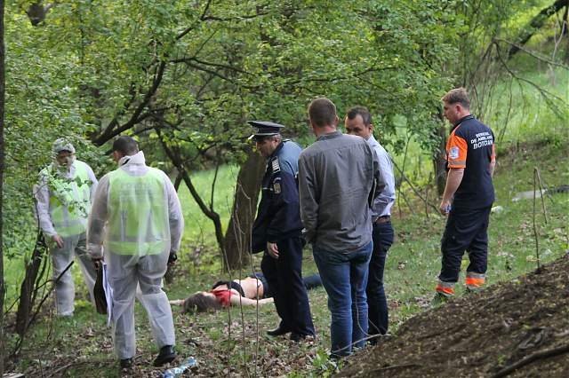 Crimă șocantă la Botoșani. O tânără a fost înjunghiată și aruncată lângă un cimitir