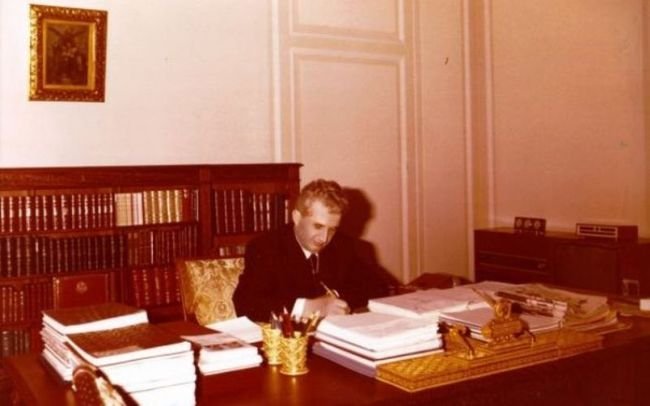 Ce tic nervos avea Ceaușescu. Detaliul bizar observat la degetele dictatorului. Dezvăluiri incredibile făcute de cel care i-a fost consilier 