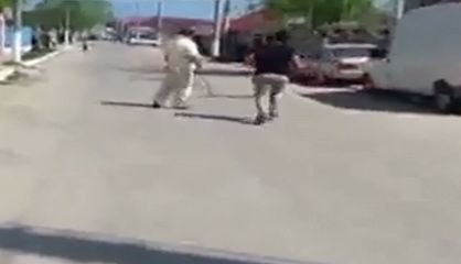 Agresorii polițistului atacat cu toporul au fost reținuți