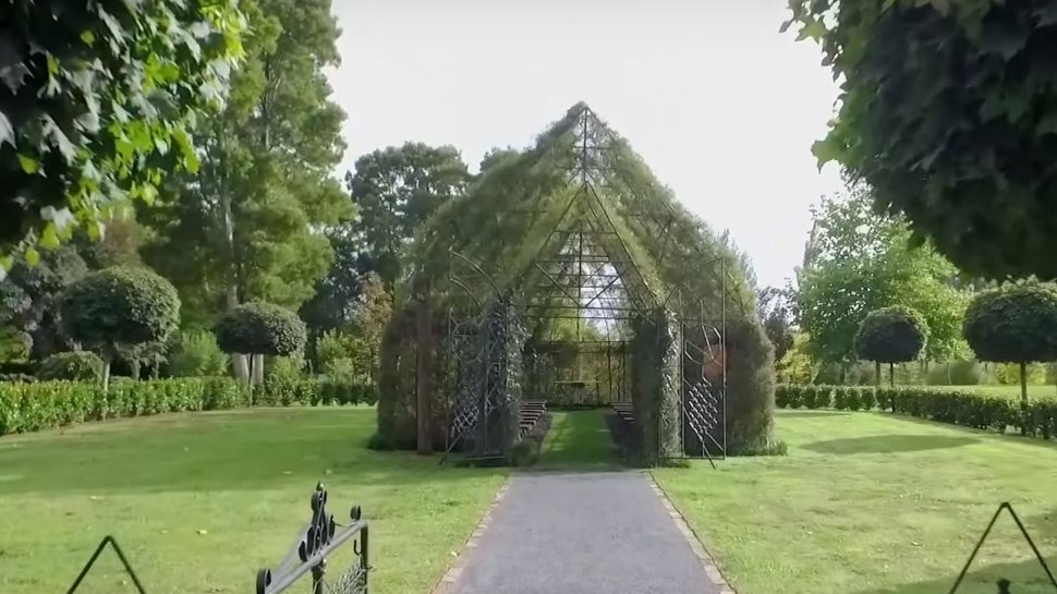 Cum arată unica biserică din copaci vii, construită de un grădinar - VIDEO