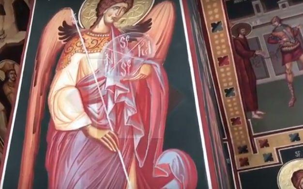 Scene revoltătoare la o biserică din Iași! Un fost profesor a distrus icoanele 