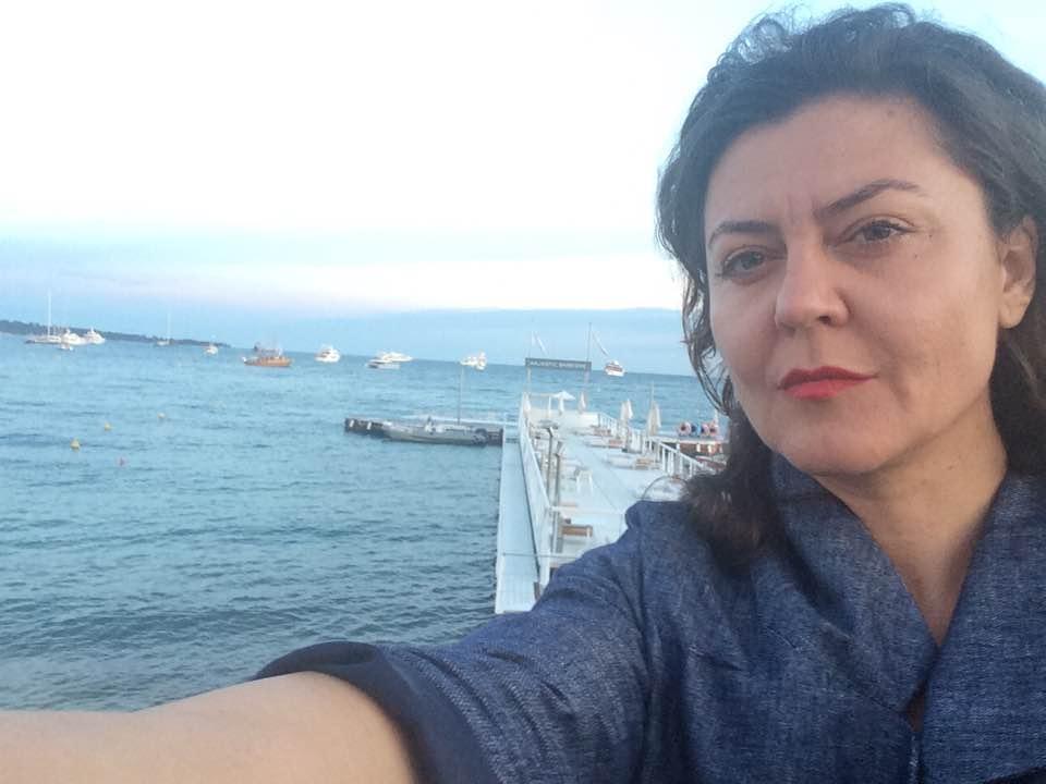 Ea e ”Vocea de la metrou” pe care o auzi zilnic! Cine e femeia care îți spune ”Atenție, se închid ușile!”. Nu te așteptai la asta! 525026