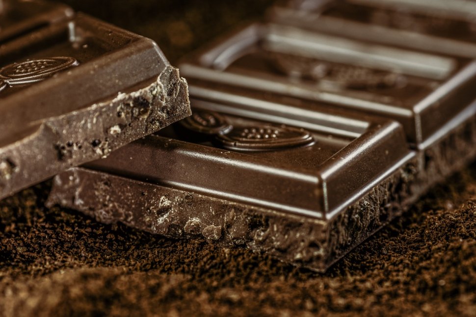 Mănâncă ciocolată neagră! Iată ce beneficii vei avea