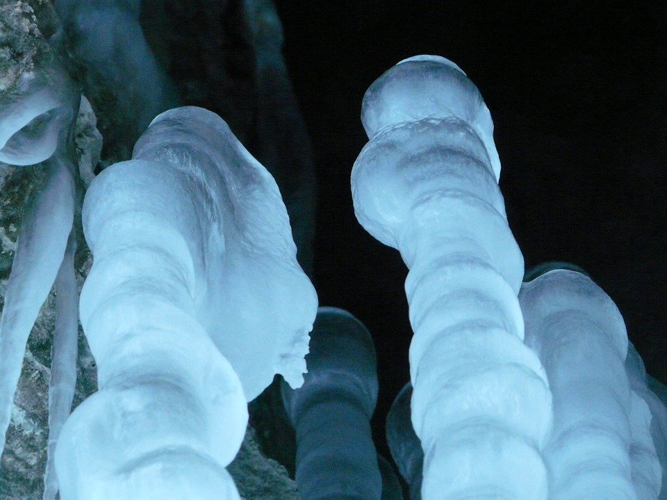 Unică în lumea subterană: Peștera cu cristale din Bihor