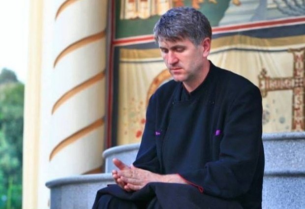 Cristian Pomohaci a părăsit România. Unde a fost surprins fostul preot