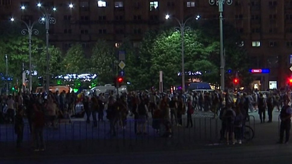 Proteste în Bucureşti şi în ţară. Câteva mii de persoane au manifestat în Piaţa Victoriei