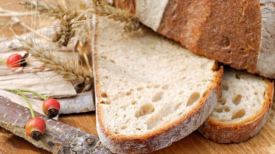 Avertismentul specialiștilor! Coaja de pâine conține substanțe nocive pentru organism