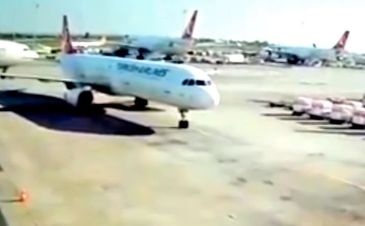 Incident aviatic pe aeroportul din Istanbul. Două avioane pline cu pasageri s-au ciocnit