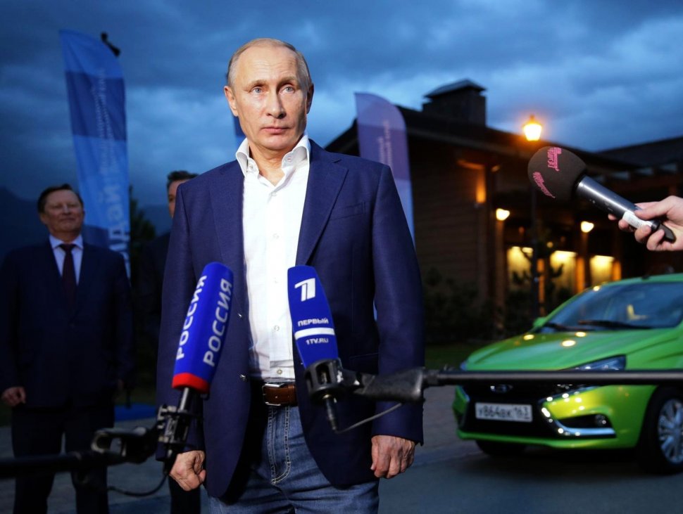 Vladimir Putin a primit limuzina pe care o aștepta de patru ani. Cum arată mașina prezidențială unică în lume