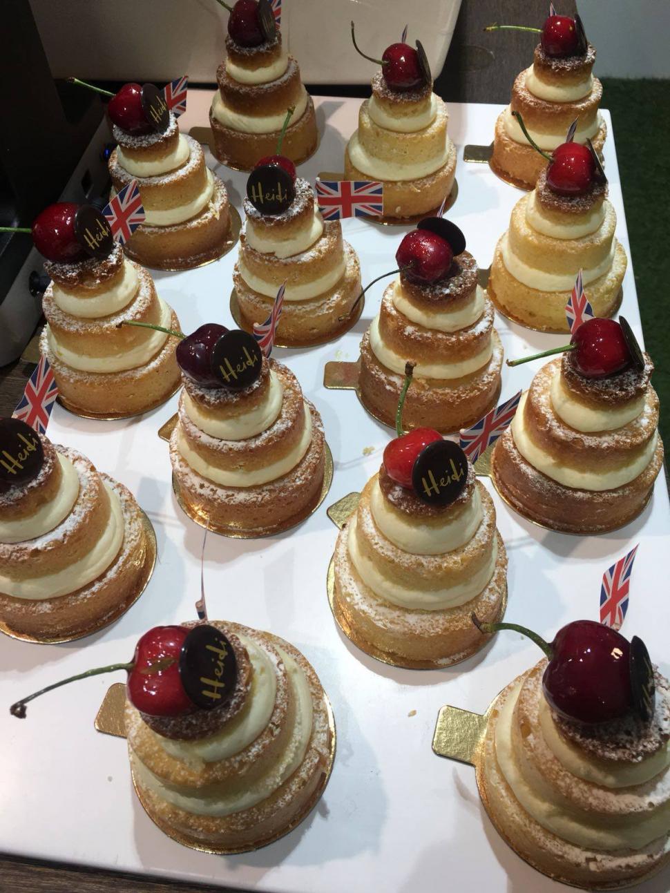 Cum va arăta tortul de la nunta regală. În cofetării se vând deja versiuni în miniatură. „Este absolut delicios!” 527655