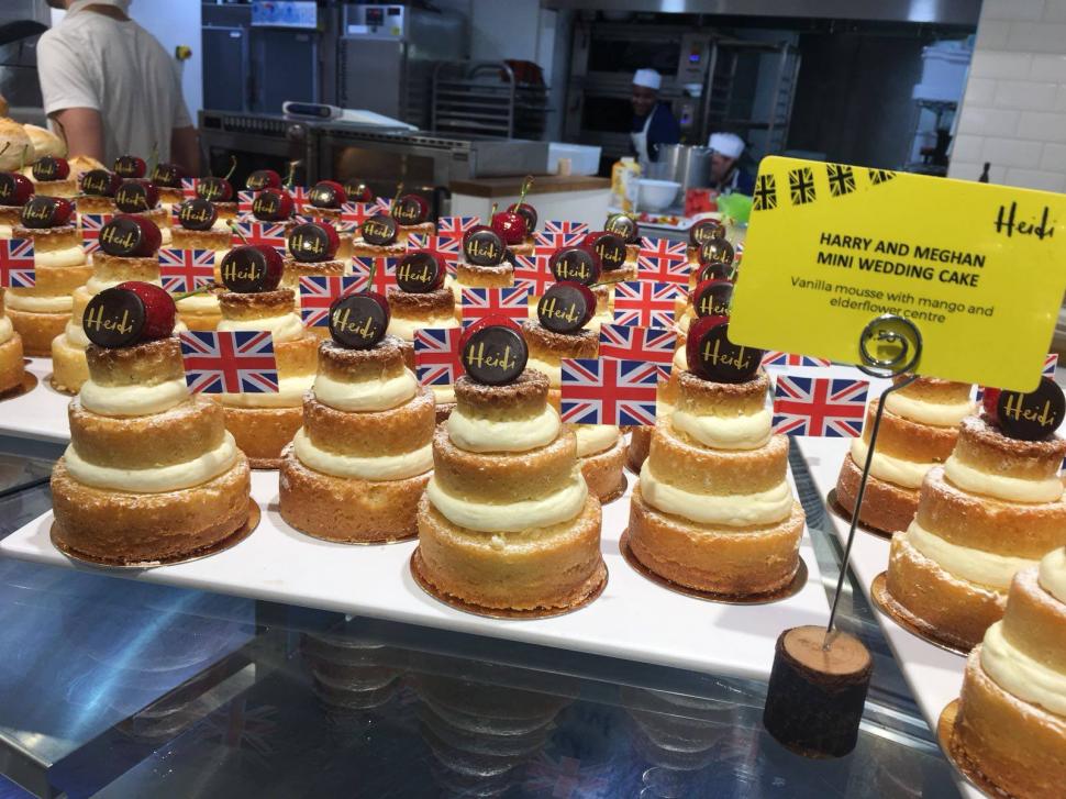 Cum va arăta tortul de la nunta regală. În cofetării se vând deja versiuni în miniatură. „Este absolut delicios!” 527656