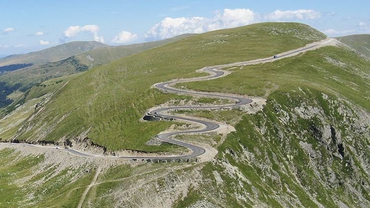 Transalpina, cel mai spectaculos drum din România, s-a redeschis. Circulația e permisă doar pe timpul zilei