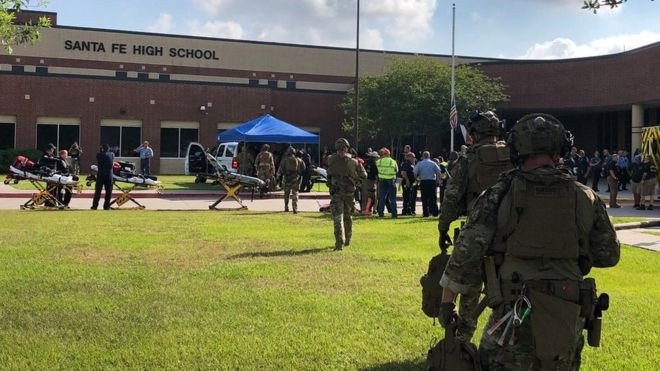 Atac armat într-un liceu din Texas. Cel puțin 10 morți și mai mulți răniți
