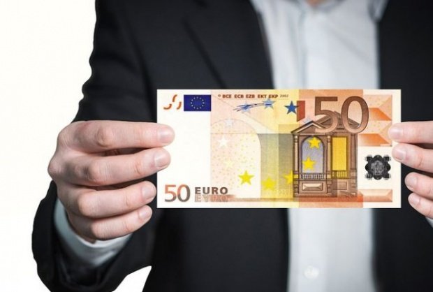 CURS VALUTAR. Euro este la cel mai mic nivel din ultimele cinci luni