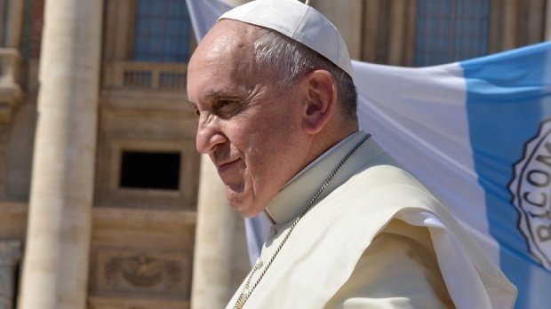 Mesajul Papei Francisc către un bărbat homosexual: „Dumnezeu te-a făcut așa” 