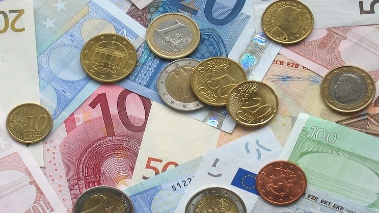 CURS VALUTAR. Euro a ajuns la cel mai mic nivel din ultimele cinci luni