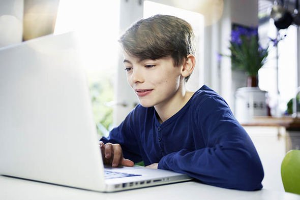 (P) De ce să cumperi un laptop second hand pentru copilul tău