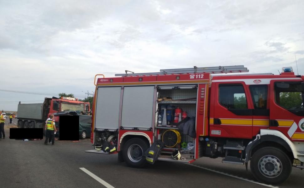 Primele imagini de la tragedia din Ungaria. Un microbuz din Mureș a fost implicat în accident, iar nouă români au murit 528684