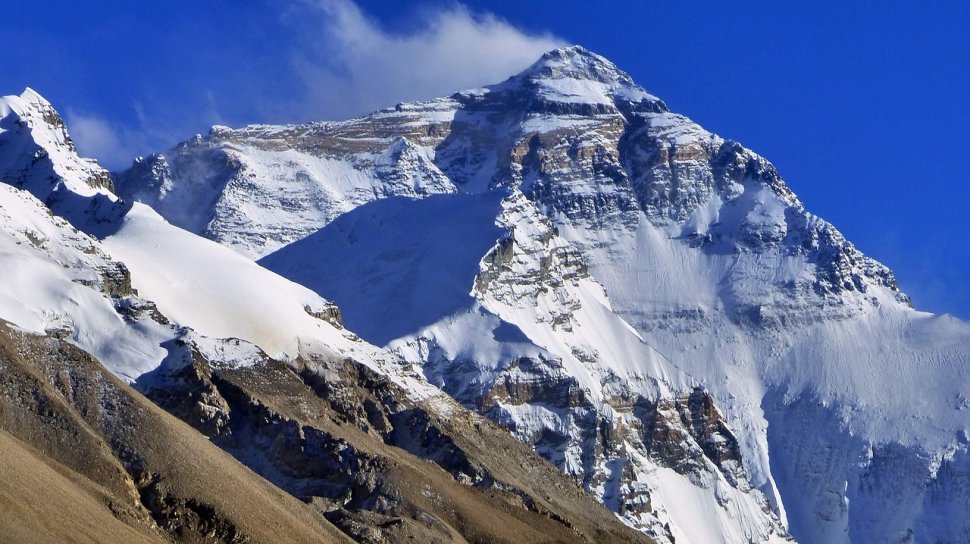 Un alpinist japonez a murit la a opta încercare de a escalada Everestul