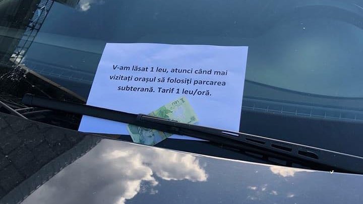 Un șofer a parcat mașina neregulamentar, iar după câteva ore a găsit un bilet în parbriz. Mesajul unui clujean a devenit viral. „Atunci când mai vizitaţi oraşul…”
