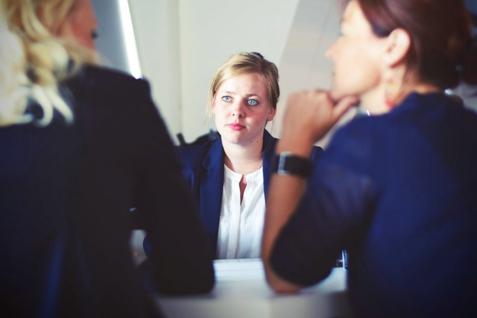 Gestul șocant pe care îl fac femeile înainte de un interviu pentru job 