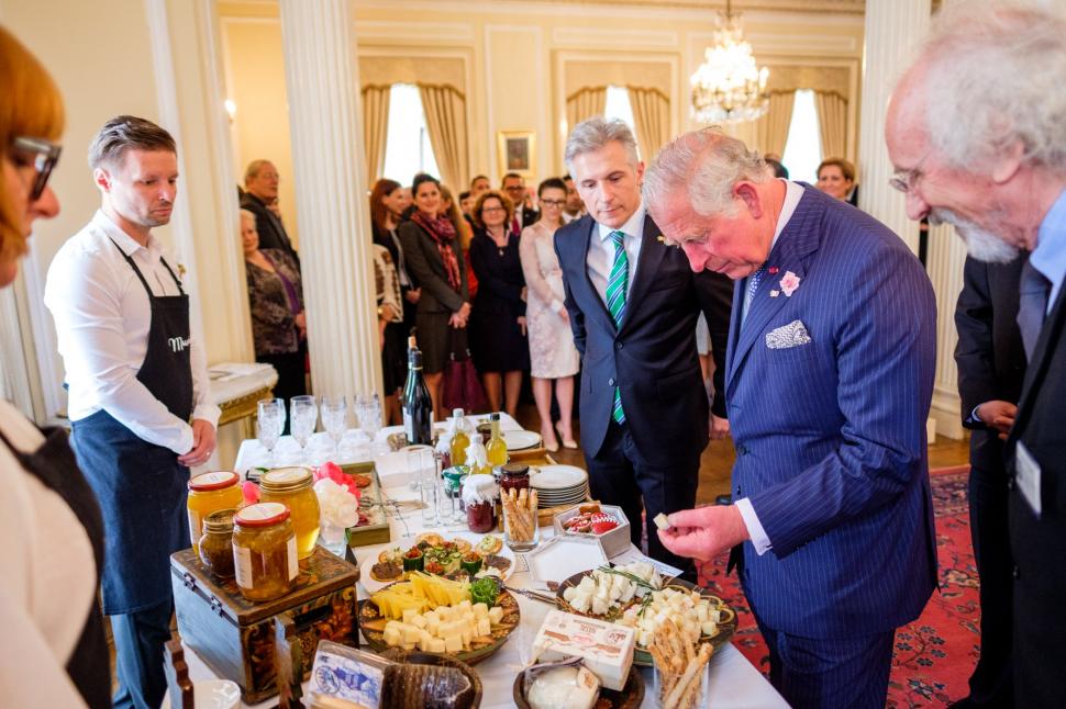 Prințul Charles, în vizită la ICR Londra 529299