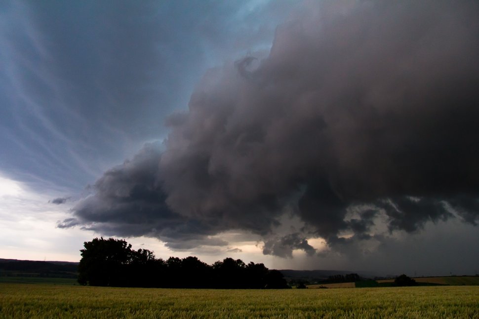 Alertă meteo! Meteorologii anunță furtuni violente și ploi torețiale. Care sunt zonele vizate 
