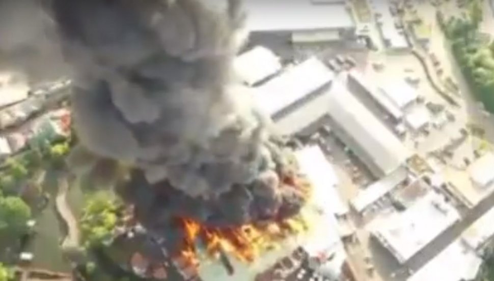 Incendiu de proporții în Germania. Peste 25.000 de oameni se aflau la locul incidentului - VIDEO
