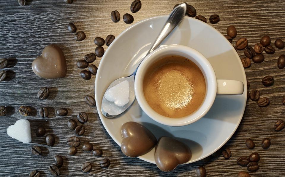  Câte linguri de cafea se pun la o ceașcă? Dacă ai pus mai mult de atât ai făcut o mare greșeală!