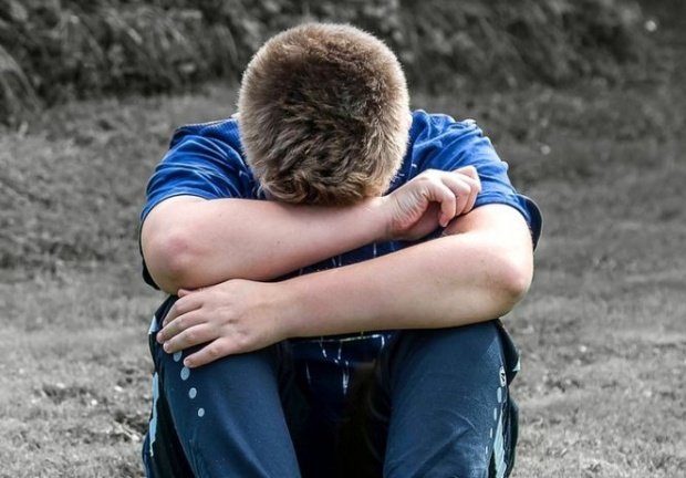 Caz incredibil la Vaslui. Un băiat de 11 ani este cercetat de poliţişti după ce a fost acuzat că a violat un copil cu trei ani mai mic
