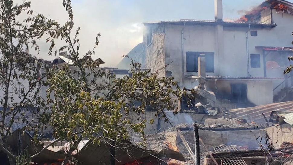 Incendiu devastator în judeţul Vrancea. Patru case au fost cuprinse de flăcări