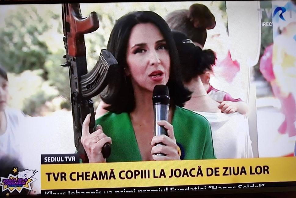 ZIUA COPILULUI. Cum a apărut o prezentatoare astăzi la TVR de ZIUA COPIILOR. Telespectatorilor nu le-a venit să creadă că văd așa ceva 530672