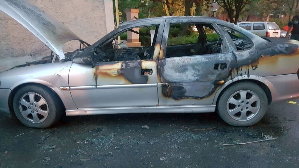 Mașina jurnalistului Dragoș Boța, incendiată: E un mesaj în stil mafiot. Primarul Robu: Boța se victimizează!