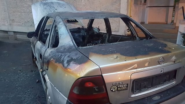 Mașina jurnalistului Dragoș Boța, incendiată în stil mafiot