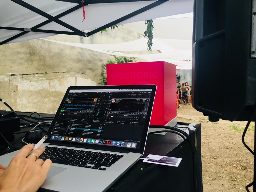 Femei pe Mătăsari. Festivalul care a schimbat istoria FOTO 531151