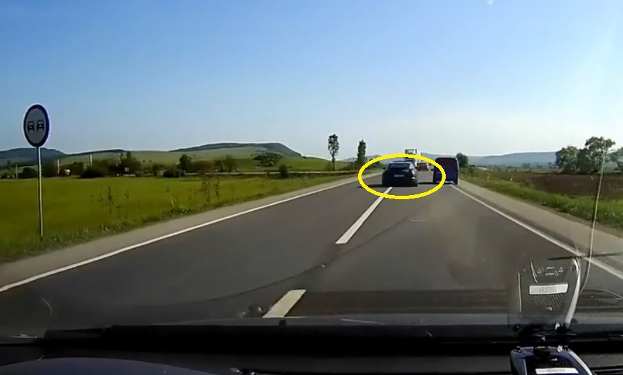 Imagini uluitoare pe o șosea din România. Cum era să provoace o tragedie un bolid de câteva zeci de mii de euro - VIDEO