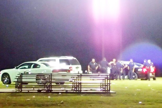 Un nou atac armat în Texas. Un necunoscut a deschis focul, la un meci de fotbal american. O femeie gravidă, în stare critică