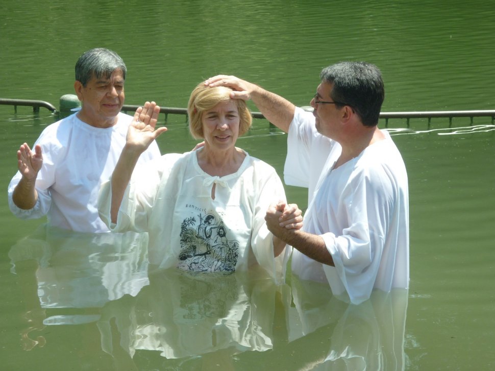 În timp ce boteza enoriașii într-un lac, un pastor a avut parte de un sfârșit cumplit. S-a apropiat de el și...