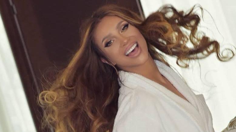 Lora, schimbare radicală. Fanii au crezut că a apelat la operaţii estetice - FOTO 531588