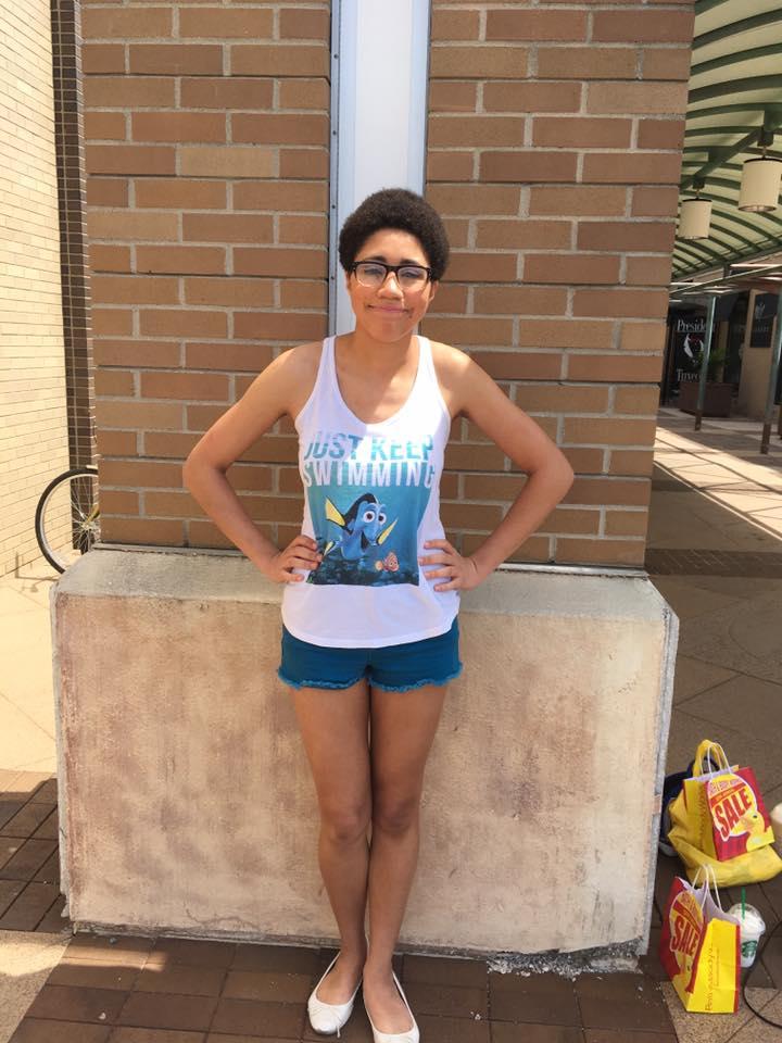 A văzut o tânără îmbrăcată în pantaloni scurți în mall și a mers imediat la cei care se ocupau de securitate. În scurt timp, fata a fost data afară. „Eu mă distram și…” 531747