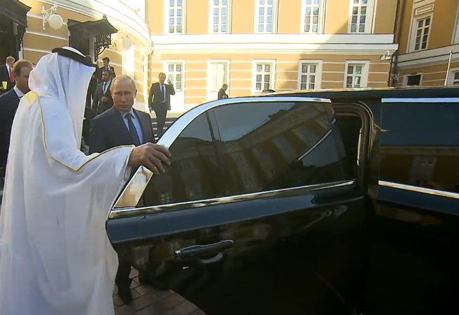 Vladimir Putin a invitat un prinț arab la o plimbare cu mașina. Detaliile uluitoare surprinse în super-limuzina "țarului" - VIDEO