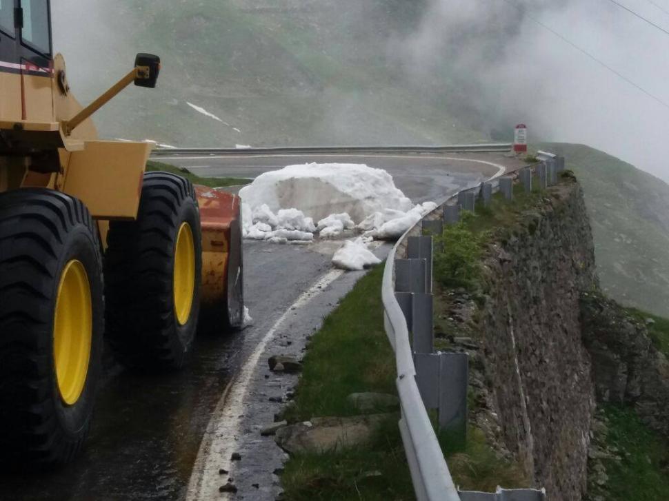 Zăpadă pe Transfăgărăşan, la început de vară - Galerie FOTO 531759